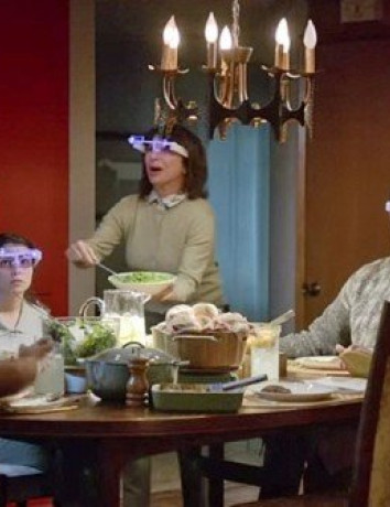 Ένα οικογενειακό γεύμα με Google Glass [Video - Parody] image