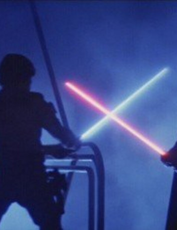 Ο George Lucas εξηγεί πως εμπνεύστηκε και δημιούργησε το φωτόσπαθο στο Star Wars! [Video] image
