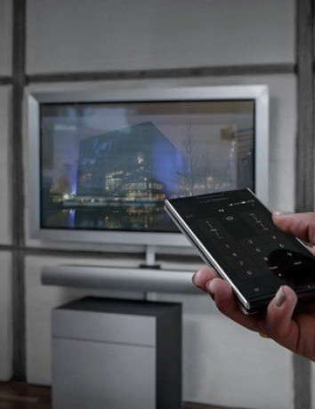 Lumigon T2 HD, με κατασκευή από ανοξείδωτο ατσάλι, οθόνη 4.3'' HD και ήχο Bang & Olufsen image