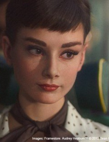 Η Audrey Hepburn "ανασταίνεται" σε εκπληκτική διαφήμιση σοκολάτας. Πραγματικά εντυπωσιακό αποτέλεσμα! [Video] image
