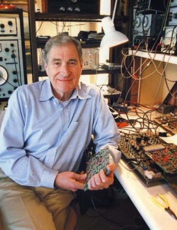 Απεβίωσε ο Ray Dolby, ο "πατέρας" του Dolby Surround image