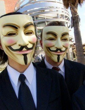Οι Anonymous ισχυρίζονται ότι hackαραν το PayPal και διέρρευσαν 28.000 passwords online! image