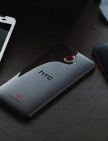 HTC Deluxe: Διέρρευσαν επίσημες φωτογραφίες της παγκόσμιας έκδοσης του 1080p tabletphone image