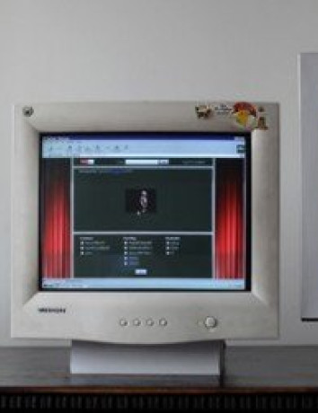 Once Upon: δείτε τα Facebook, Google+ και YouTube σε εμφάνιση '90s image