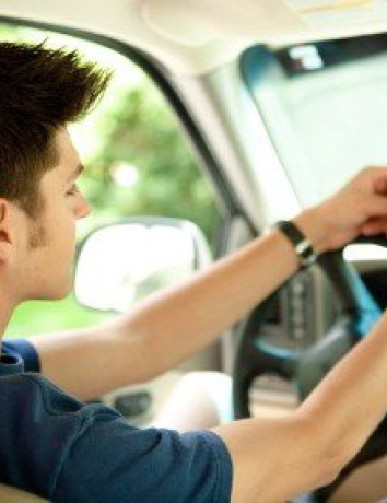 Τα κινητά τηλέφωνα ευθύνονται για το 25% των τροχαίων στις ΗΠΑ! image