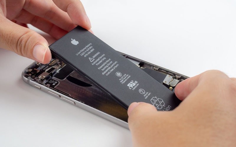 Η Apple &quot;άρπαξε&quot; τον επικεφαλής μπαταριών της Samsung
