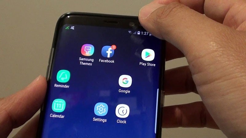 Δεν μπορείς να διαγράψεις το Facebook από ορισμένα smartphones της Samsung