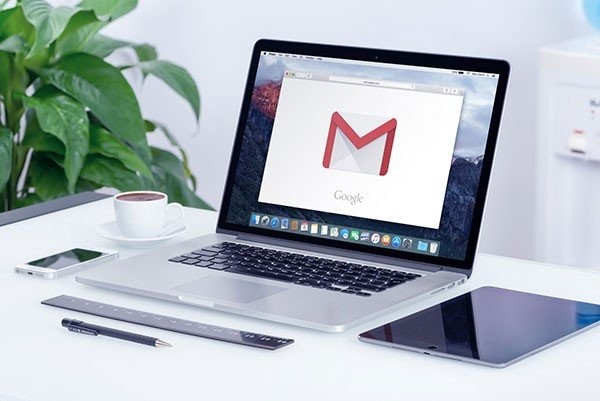 Smart Compose: Η νέα λειτουργία στο Gmail θα σε συμπληρώνει αυτόματα αυτά που γράφεις