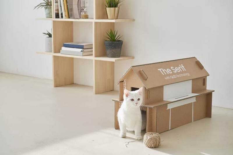 Τα κουτιά των Lifestyle TVs της Samsung μετατρέπονται και σε σπιτάκια για γάτες
