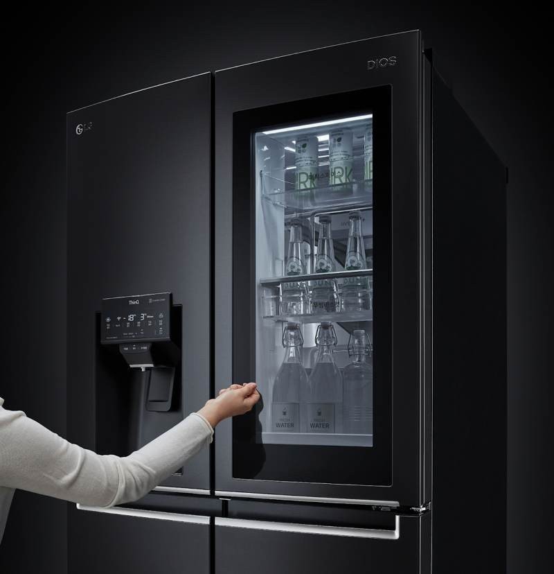 LG: Τα νέα ψυγεία της ανοίγουν την πόρτα τους με τη φωνή σου&#33;