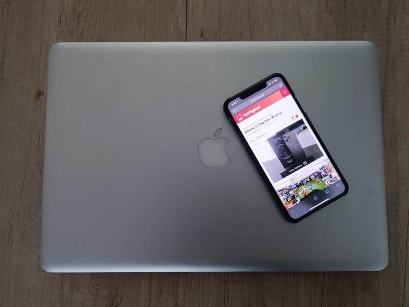 Τα μελλοντικά MacBook ίσως φορτίζουν ασύρματα τα iPhone, Apple Watch και iPad