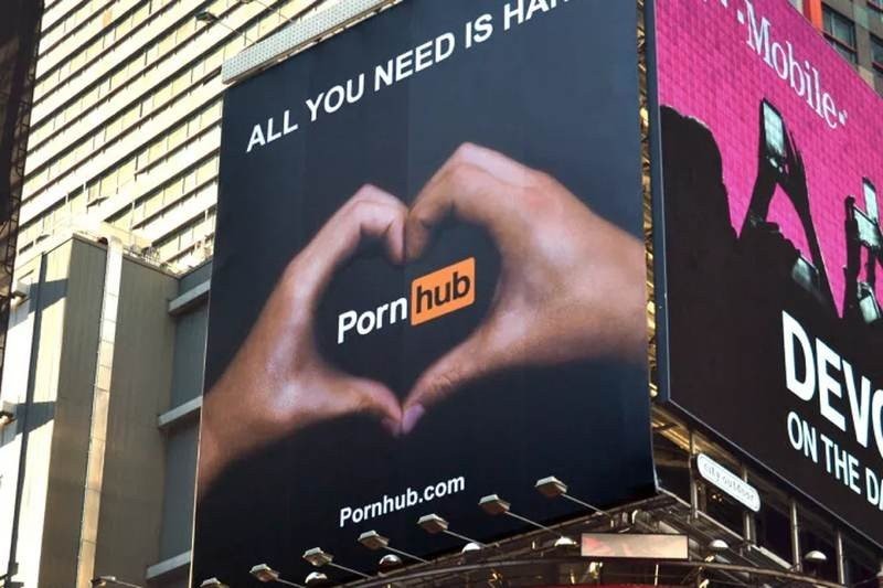 Pornhub: Τέλος στα downloads και uploads από μη πιστοποιημένους χρήστες