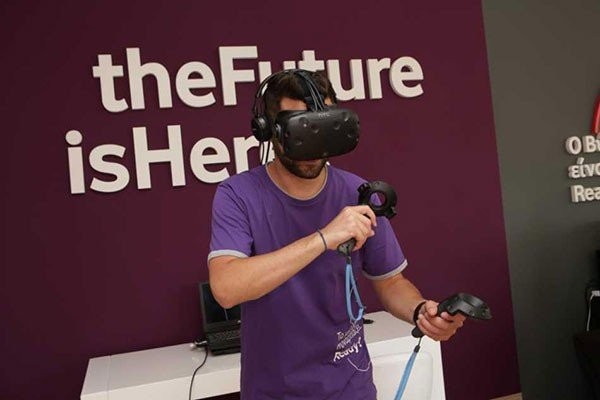 Vodafone και Samsung δημιούργησαν το πρώτο Virtual Reality κατάστημα στην Ελλάδα