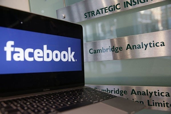 Facebook: Δέχτηκε ήδη 6 αγωγές μέσα σε μια εβδομάδα για το σκάνδαλο με την Cambridge Analytica