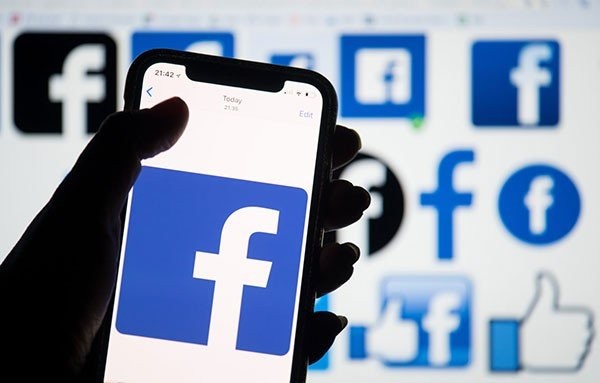 Facebook: Αποκαλύπτει τι επιτρέπεται να δημοσιεύσεις και τι όχι στο κοινωνικό δίκτυο