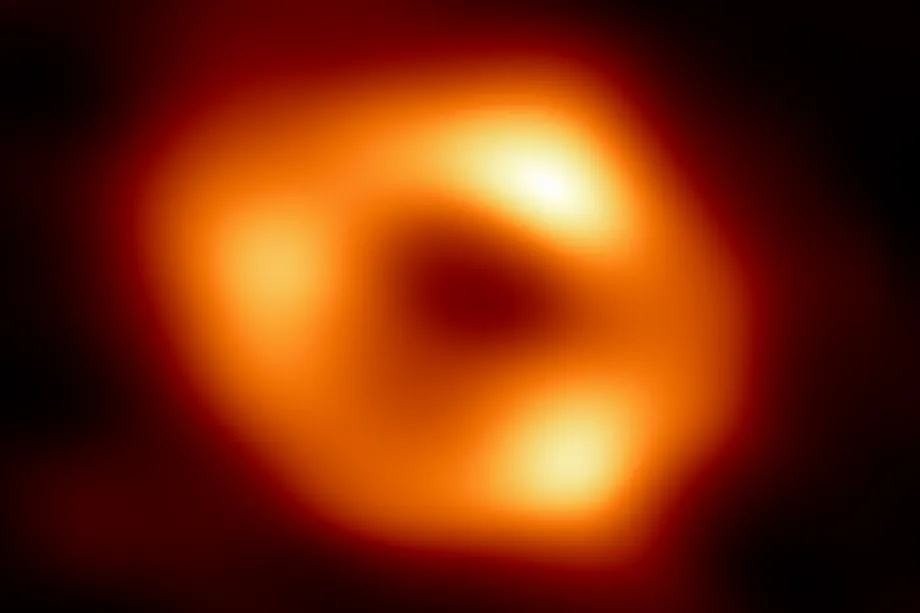 Αυτή είναι η πρώτη φωτογραφία της μαύρης τρύπας του Γαλαξία μας&#33;