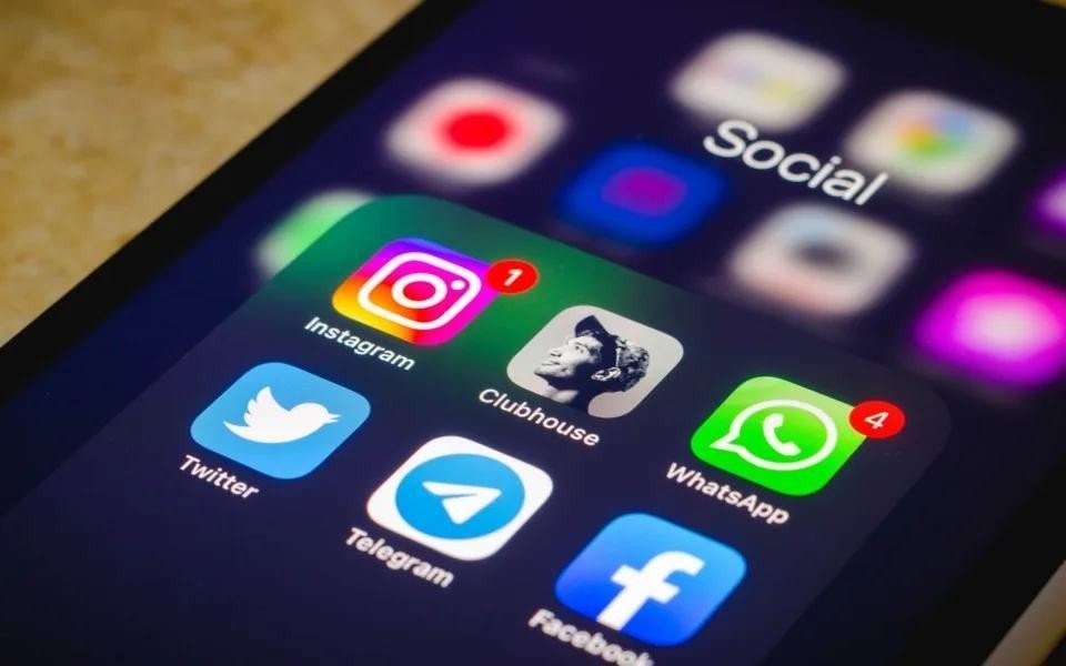 Instagram: Πρόστιμο €405 εκατ. επειδή αποκάλυπτε πληροφορίες για λογαριασμούς ανήλικων χρηστών