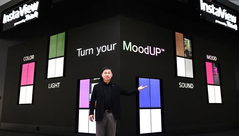 LG MoodUP: Ένα ψυγείο με LED panel που αλλάζει χρώμα ανάλογα με την διάθεση του χρήστη