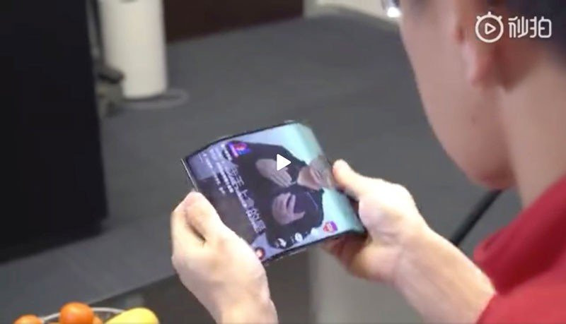 Xiaomi Mi Dual Flex: Το αναδιπλώμενο smartphone σε νέο video στα χέρια του προέδρου της! image
