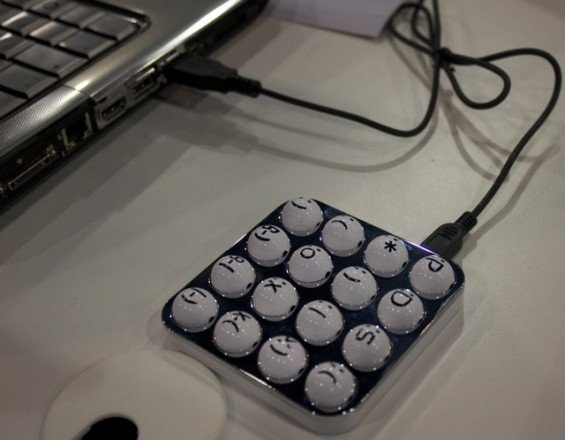 Emoticon Keyboard για να μη ψάχνετε τις συντομεύσεις! image