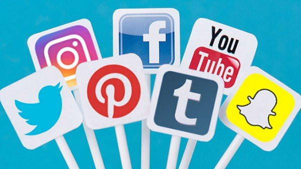 Η Ουγκάντα φορολογεί τα Facebook, WhatsApp και Twitter για "να σταματήσει το κουτσομπολιό" image