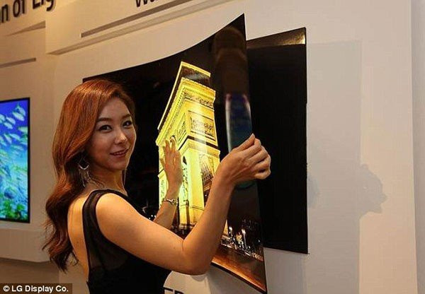 Εντυπωσιακή 55'' OLED TV με πάχος 0.97mm που κολλάς στον τοίχο σαν ταπετσαρία από την LG image