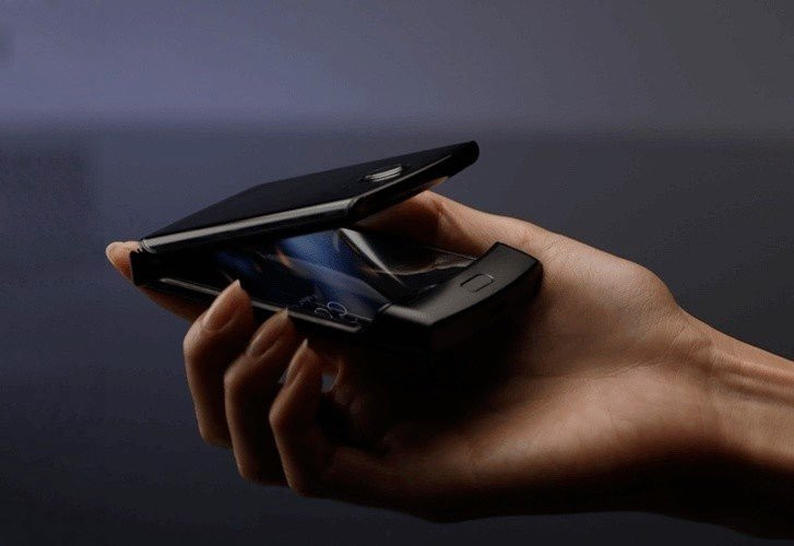 Motorola RAZR: Πακέτο φωτογραφιών αποκαλύπτουν το αναδιπλούμενο clamshell smartphone image