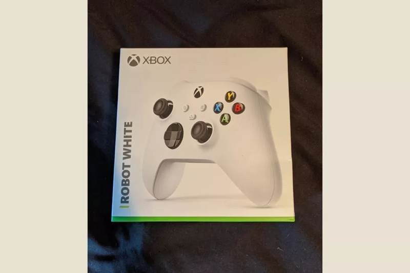 Xbox Series S: Αναφορά στην προσιτή έκδοση στο κουτί του νέου τηλεχειριστηρίου image
