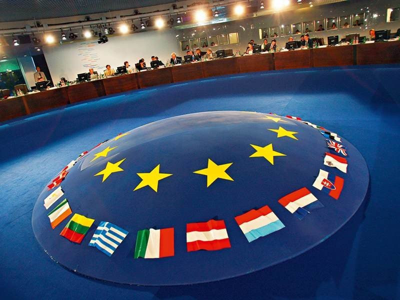 Ιστορική απόφαση από την ΕΕ για τη συλλογή δεδομένων από smartphones και Internet image