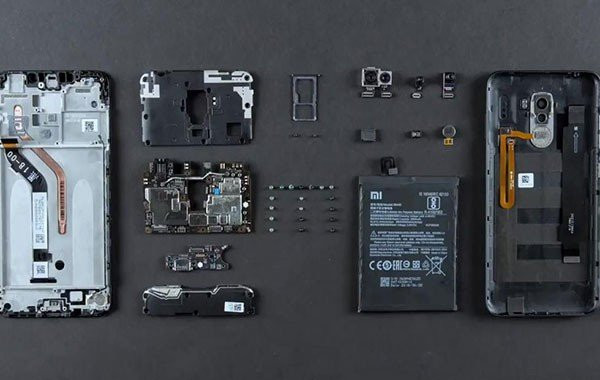 Xiaomi POCOPHONE F1: Το πρώτο χειρουργείο αποκαλύπτει το σύστημα υδρόψυξης και εύκολη επισκευή [Video] image