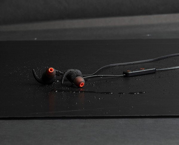 Outlier ONE Plus: Tα Νο1 σε πωλήσεις Bluetooth In-Ear ακουστικά της Creative επιστρέφουν με ενσωματωμένο MP3 Player image