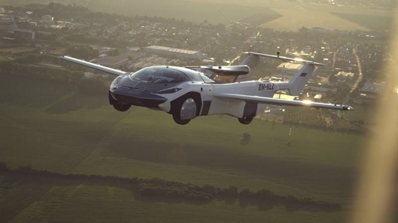 AirCar: Το ιπτάμενο αυτοκίνητο έγραψε ιστορία με πτήση εντός πόλεως! image