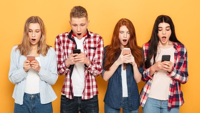 Οι έφηβοι στο στόχαστρο των απατεώνων του Internet - Πώς θα παραμείνουν ασφαλείς image