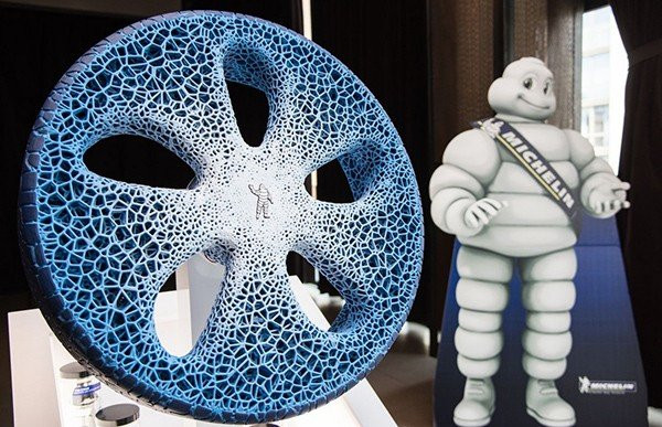 Η Michelin οραματίζεται το μέλλον των ράντιαλ ελαστικών από βιοδιασπώμενα υλικά και κατασκευή με 3D printer [Video] image