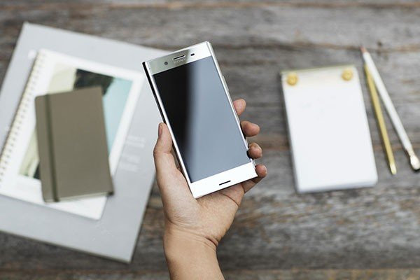 Sony Xperia XZ Premium: Με κάθε παραγγελία παίρνεις δωρεάν ζευγάρι ασύρματων ακουστικών αξίας €300! image