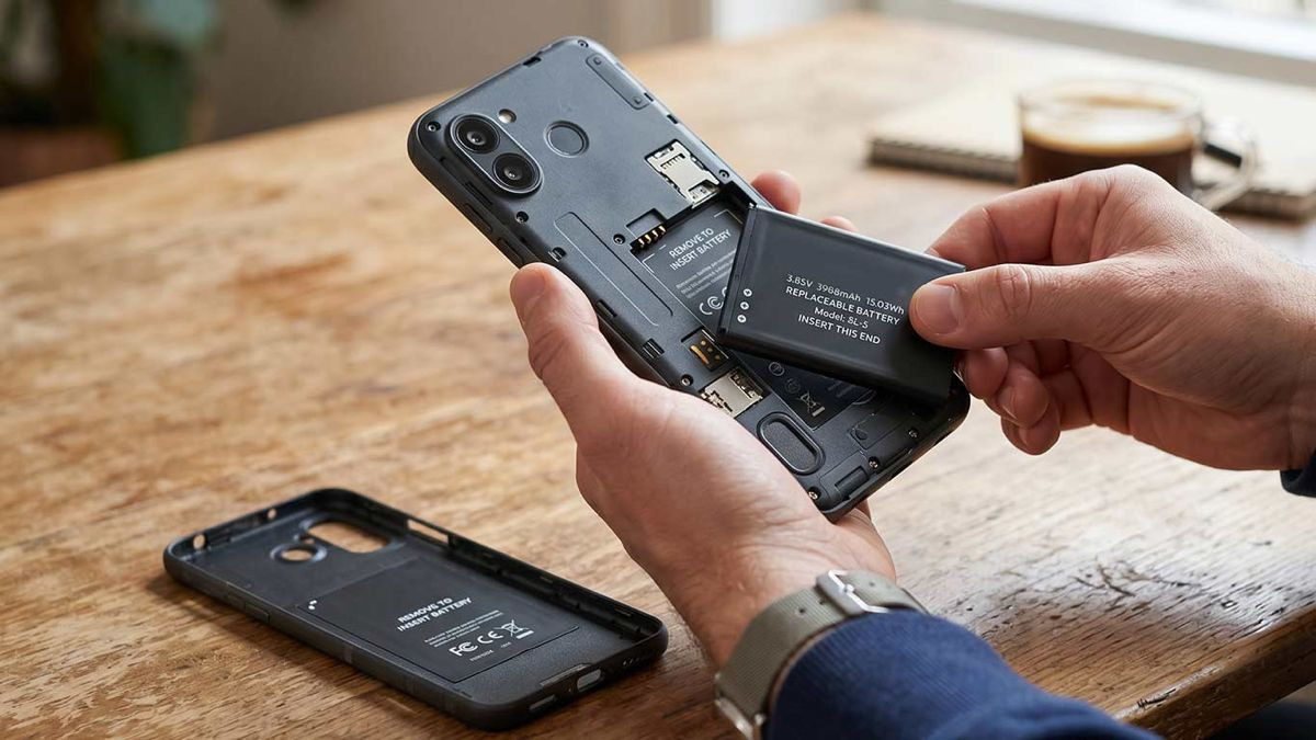Η ΕΕ θέλει αποσπώμενες μπαταρίες στα smartphones έως το 2027, αλλά υπάρχει «παραθυράκι» image