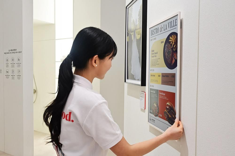 LG E-Paper Display 32": Νέα επαγγελματική οθόνη e-ink με μπαταρία 72Wh image