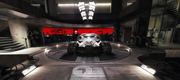 Περιήγηση στην έπαυλη και τη σπηλιά του Batman μέσα από το Google Maps image