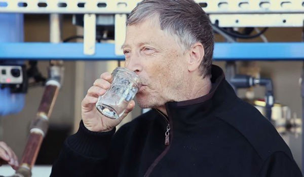 Ο Bill Gates πίνει νερό που πριν από 5 λεπτά ήταν ανθρώπινα λύματα! [Video] image