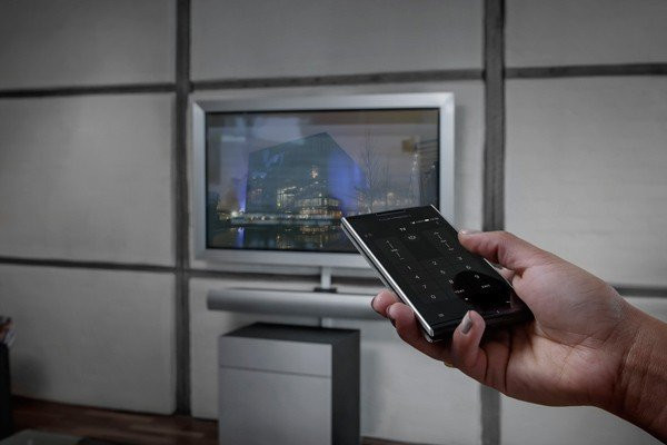 Lumigon T2 HD, με κατασκευή από ανοξείδωτο ατσάλι, οθόνη 4.3'' HD και ήχο Bang & Olufsen image