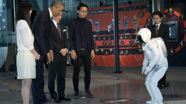 Ο Barack Obama παίζει...μπαλίτσα με το ρομπότ ASIMO της Honda [Video] image
