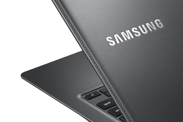 Samsung Chromebook 2, επίσημα η νέα γενιά με ψευδο-δερμάτινη πλάτη image
