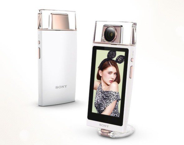 Sony Cybershot DSC-KW11, η νέα κάμερα (όχι smartphone) για selfies με εμφάνιση αρώματος image