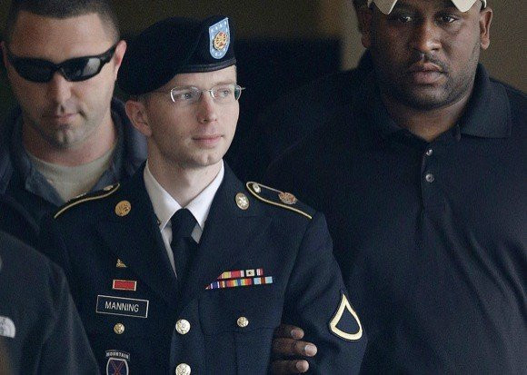 35 χρόνια φυλάκισης στον Bradley Manning για τη διαρροή εγγράφων στο WikiLeaks image
