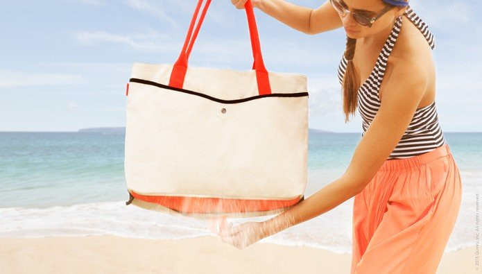 Shake Bag: Πρωτότυπη τσάντα θαλάσσης απομακρύνει από μέσα την άμμο [Video] image
