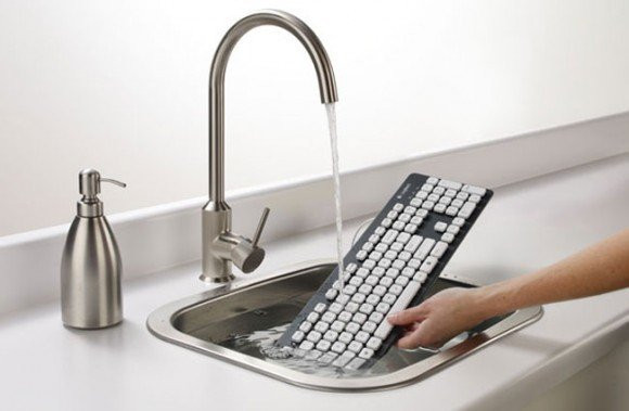 Logitech K310, το πληκτρολόγιο που μπορείς να πλένεις στο νιπτήρα! image