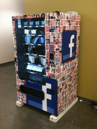 Αυτόματοι πωλητές από τη Facebook: Coca Cola ή ...Πληκτρολόγιο; image