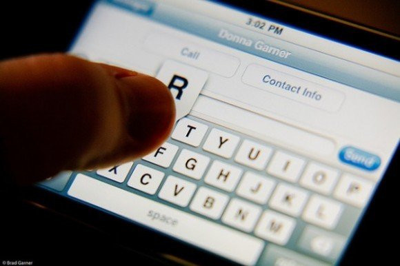 iMessage, WhatsApp, BBM: €10 δισ. απώλειες στις εταιρείες κινητής τηλεφωνίας από τις IM εφαρμογές image
