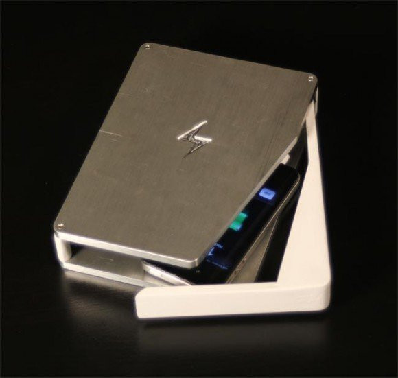 PhoneSoap, φορτίσε και απολύμανε ταυτόχρονα το smartphone σου [Video] image