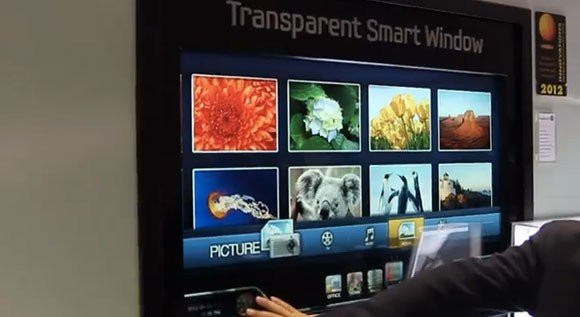 Διάφανες οθόνες 22'' και 46'' από τη Samsung στην CES 2012 [Videos] image